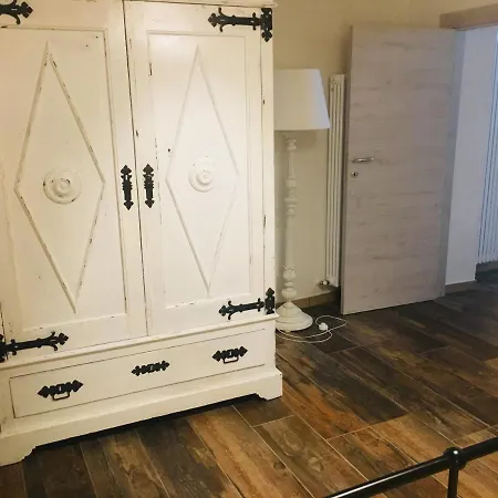 Bottega 11-2 Burchio